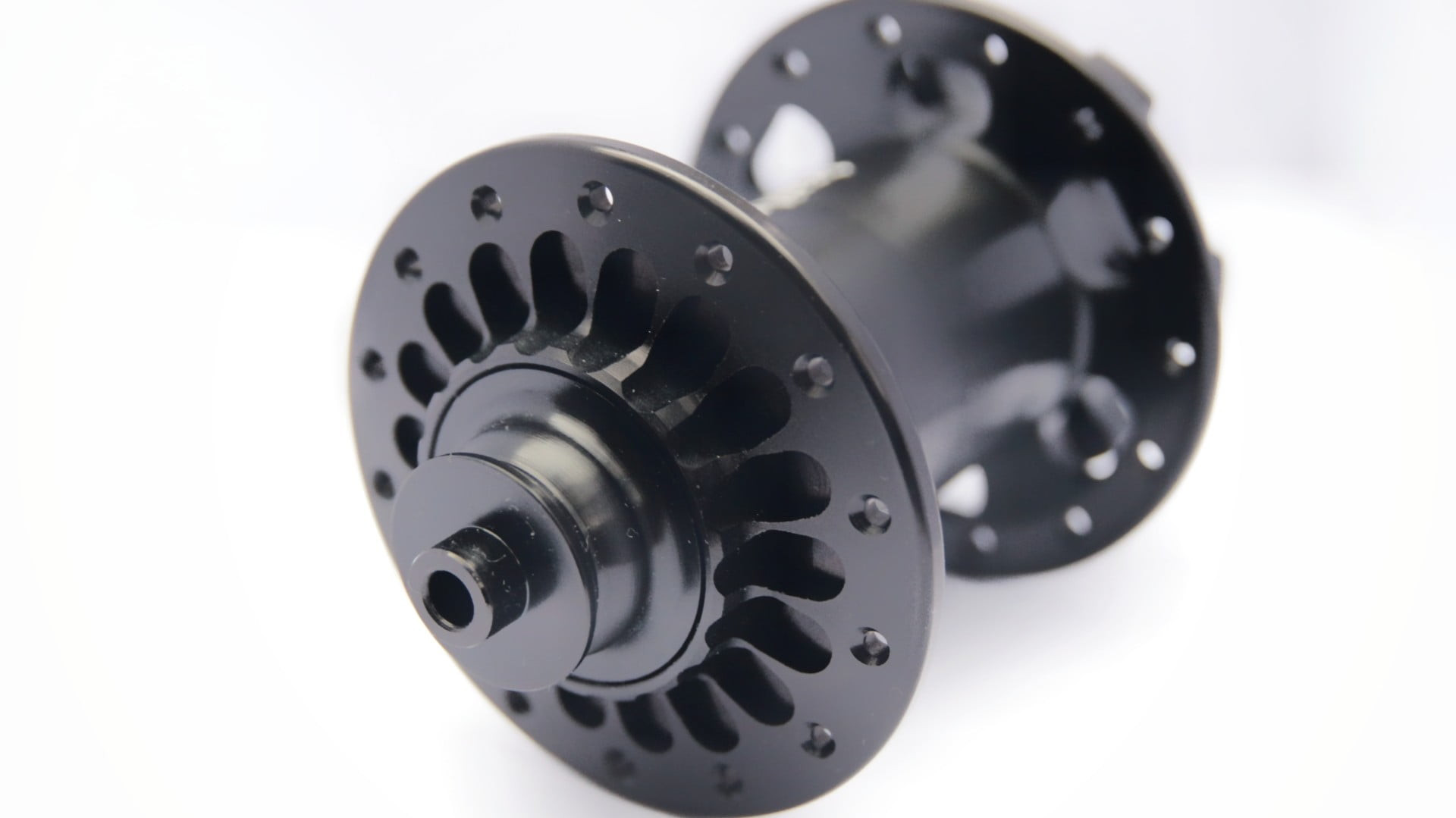 Trailmech hub laced into a Zolla wheel